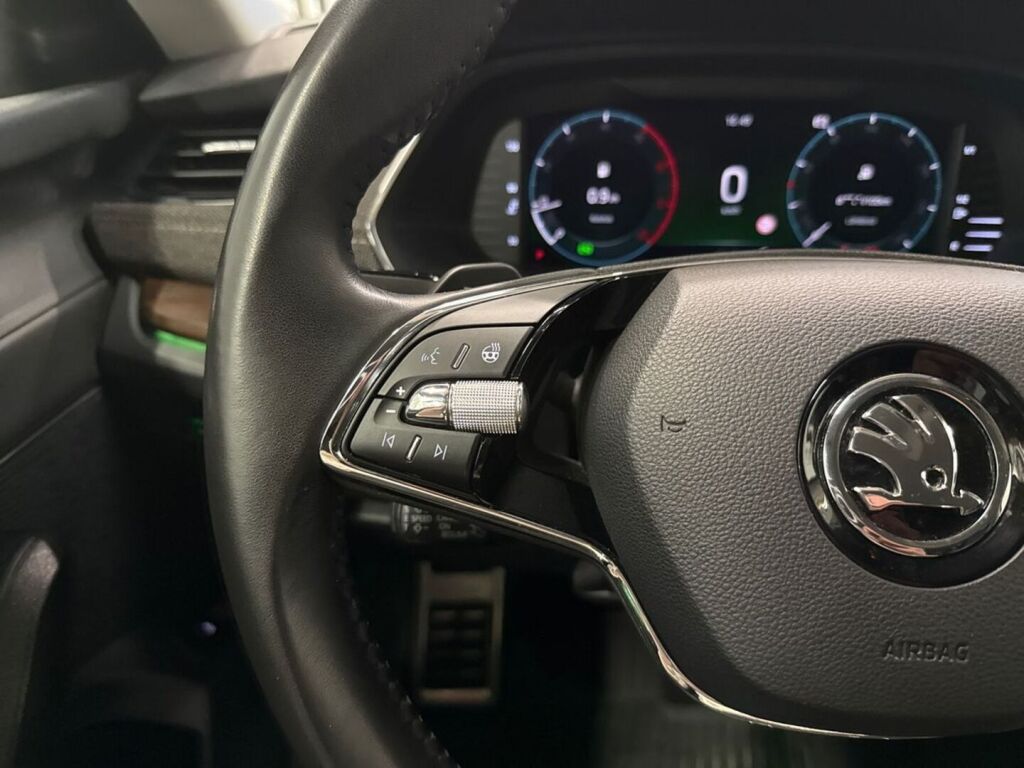 Skoda Octavia 2021 Sininen
