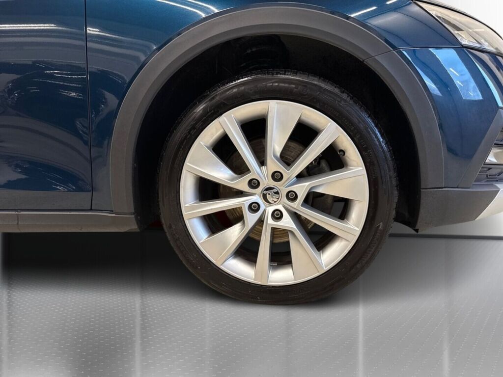 Skoda Octavia 2021 Sininen