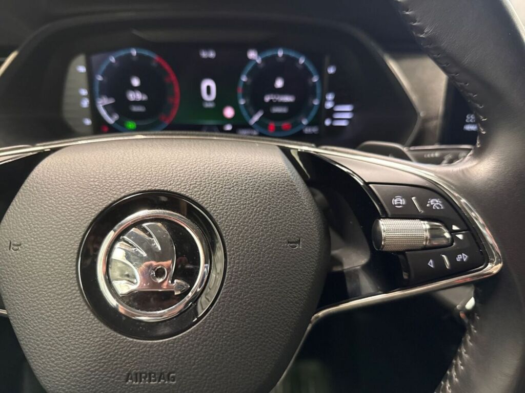 Skoda Octavia 2021 Sininen