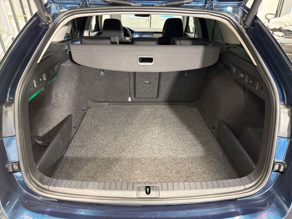 Skoda Octavia 2021 Sininen