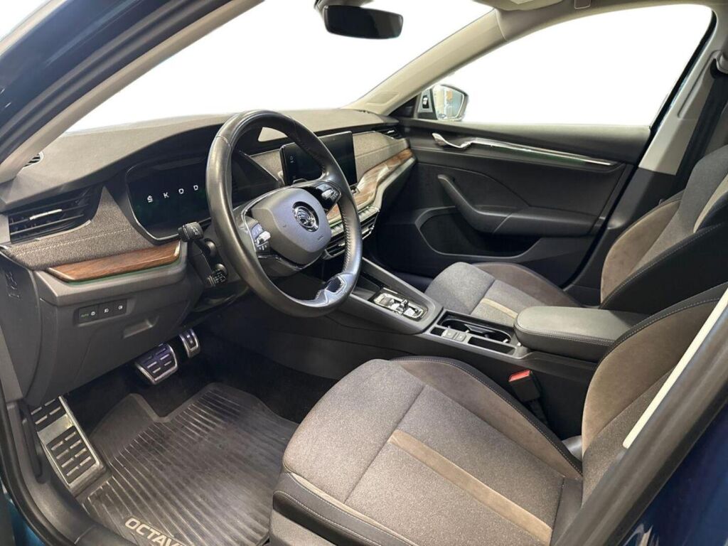 Skoda Octavia 2021 Sininen