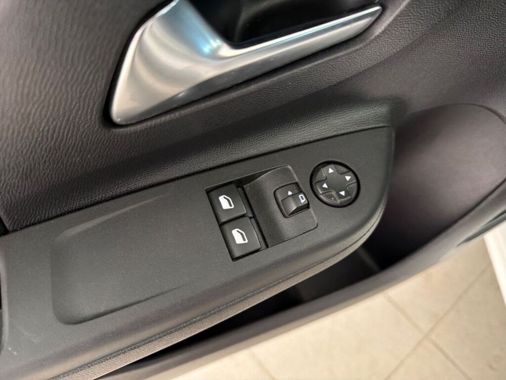 Opel Corsa 2021 Valkoinen