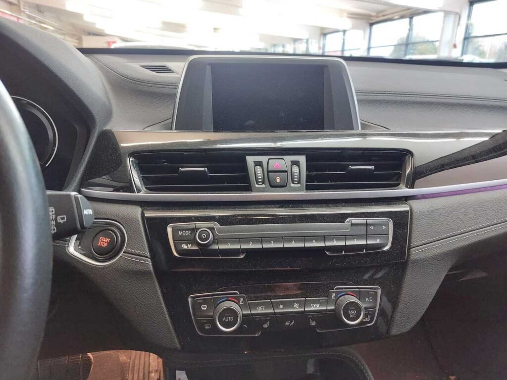 BMW X1 2021 Musta