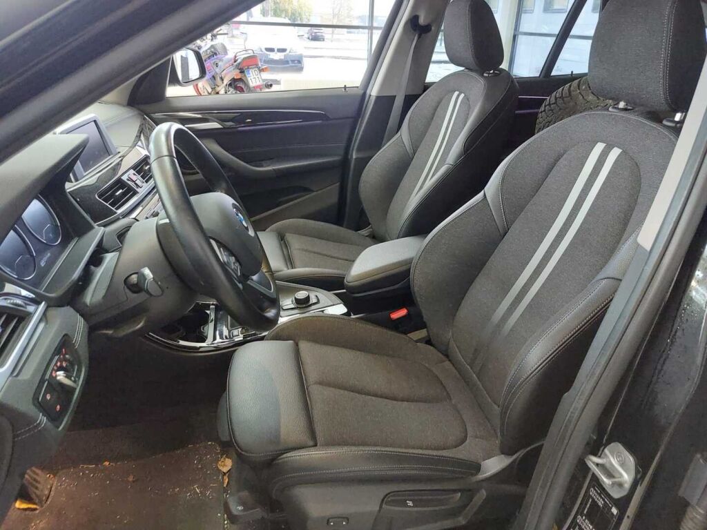 BMW X1 2021 Musta