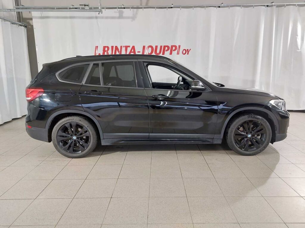 BMW X1 2021 Musta