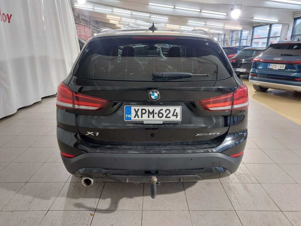 BMW X1 2021 Musta