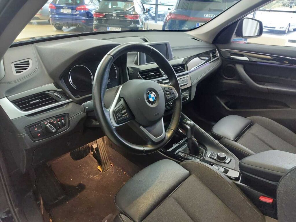 BMW X1 2021 Musta