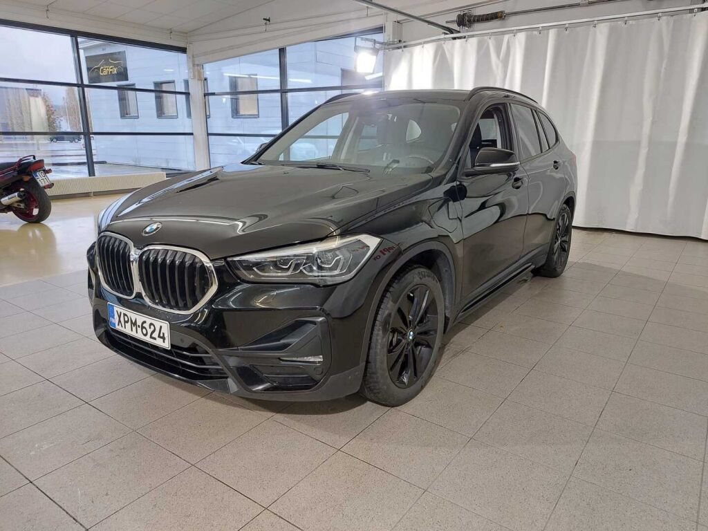 BMW X1 2021 Musta