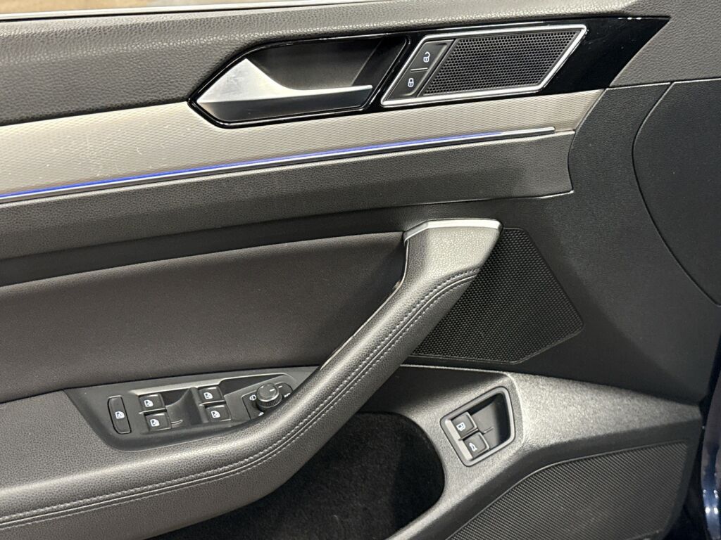 Volkswagen Passat 2016 Sininen