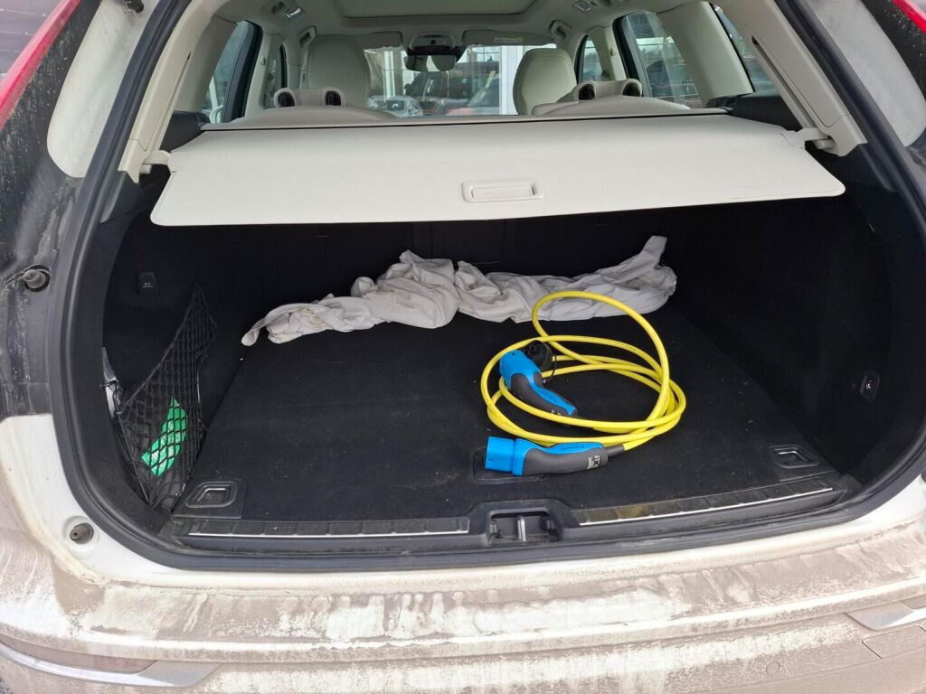 Volvo XC60 2021 Valkoinen