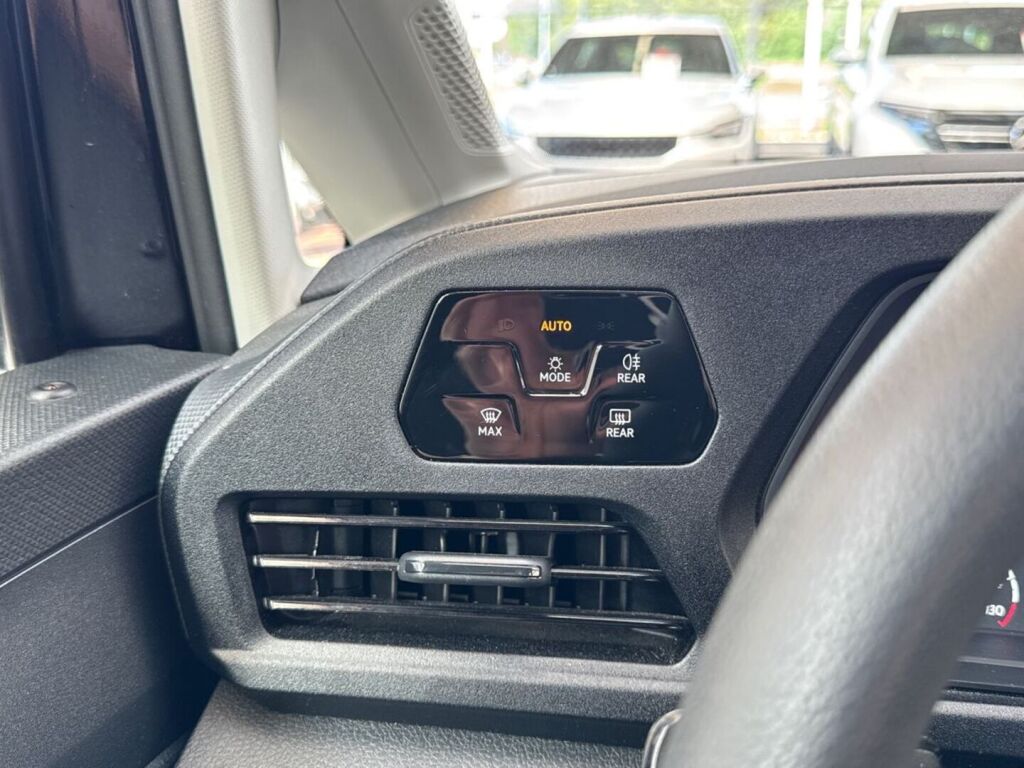 Volkswagen Caddy 2021 Musta