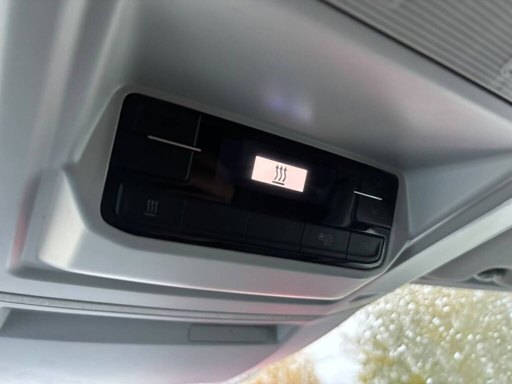 Volkswagen Crafter 2021 Musta