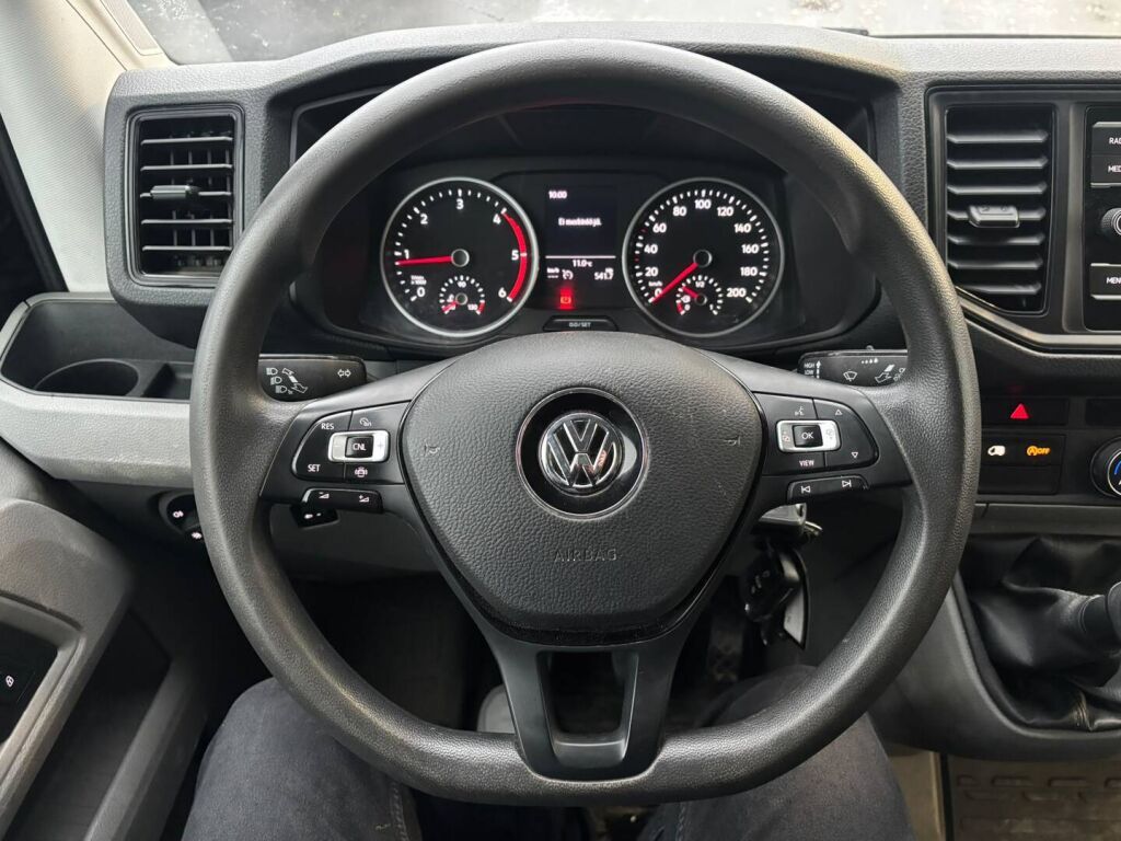 Volkswagen Crafter 2021 Musta