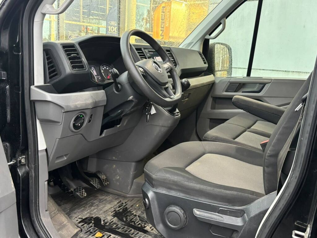 Volkswagen Crafter 2021 Musta