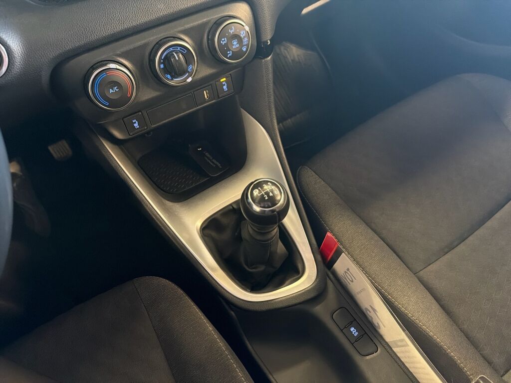 Toyota Yaris 2021 Ruskea (beige)