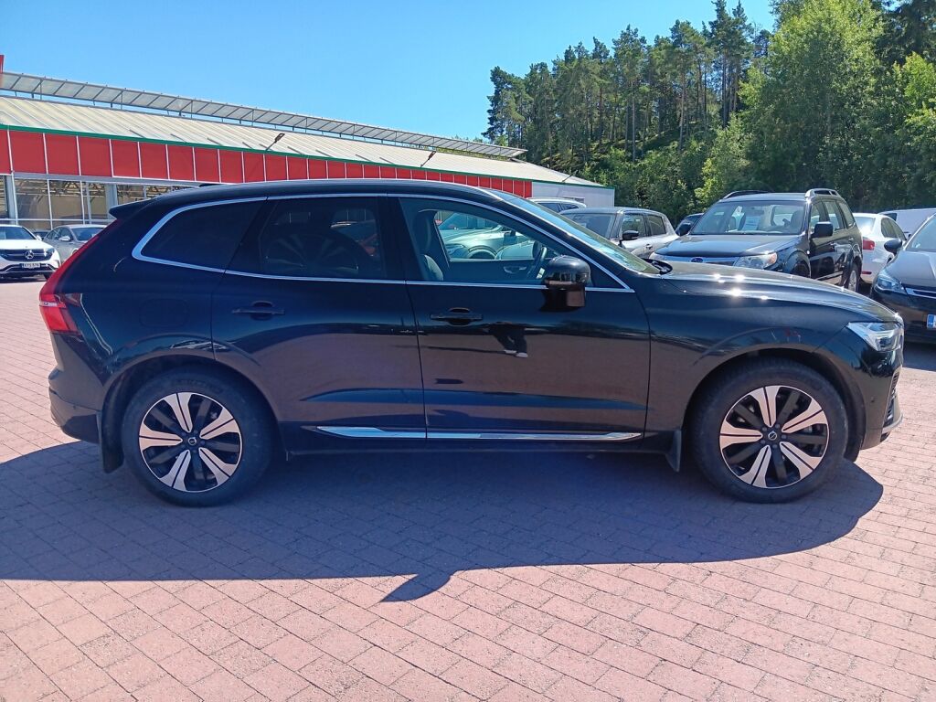 Volvo XC60 2023 Musta