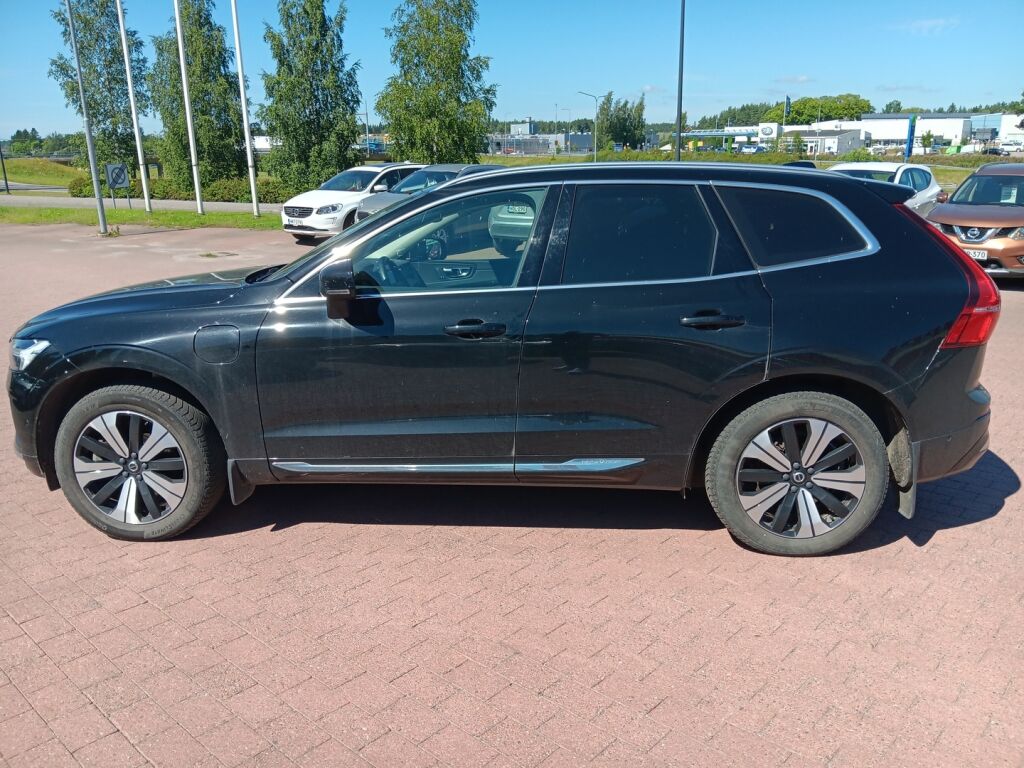 Volvo XC60 2023 Musta