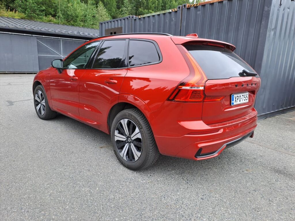 Volvo XC60 2023 Punainen