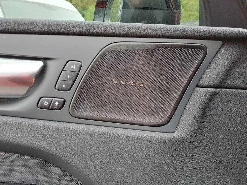 Volvo XC60 2023 Punainen