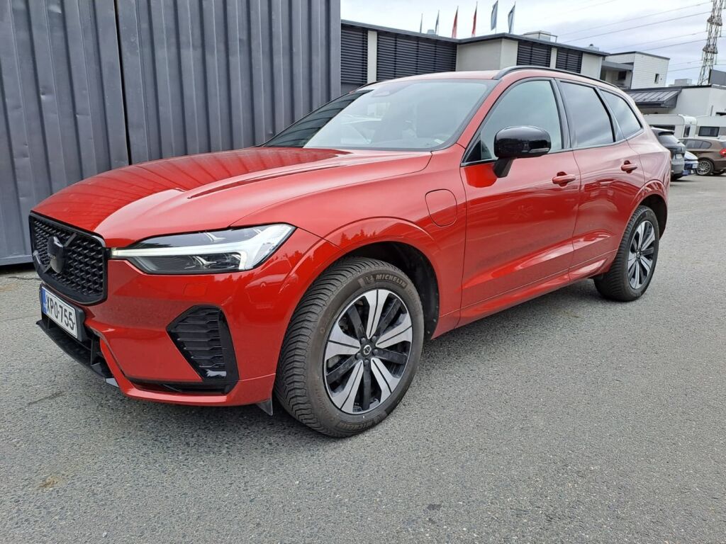 Volvo XC60 2023 Punainen