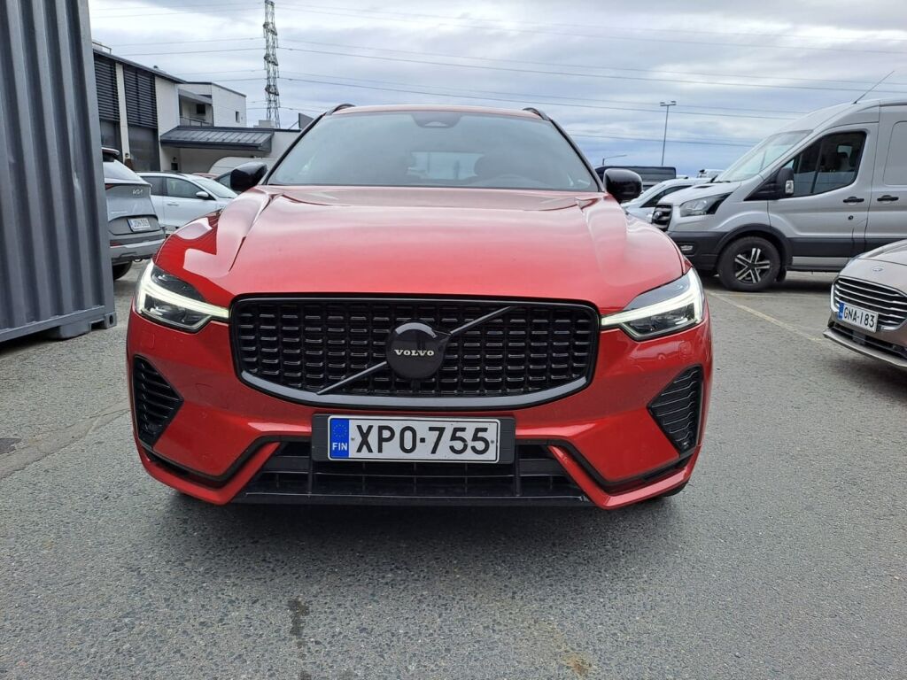 Volvo XC60 2023 Punainen