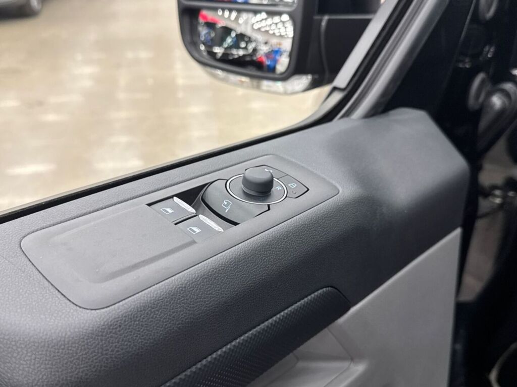 Ford Transit Custom 2026 Musta