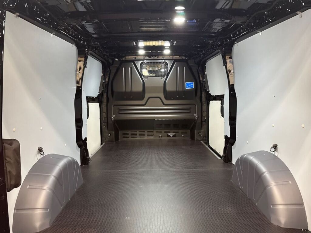 Ford Transit Custom 2026 Musta
