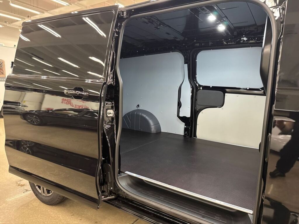 Ford Transit Custom 2026 Musta