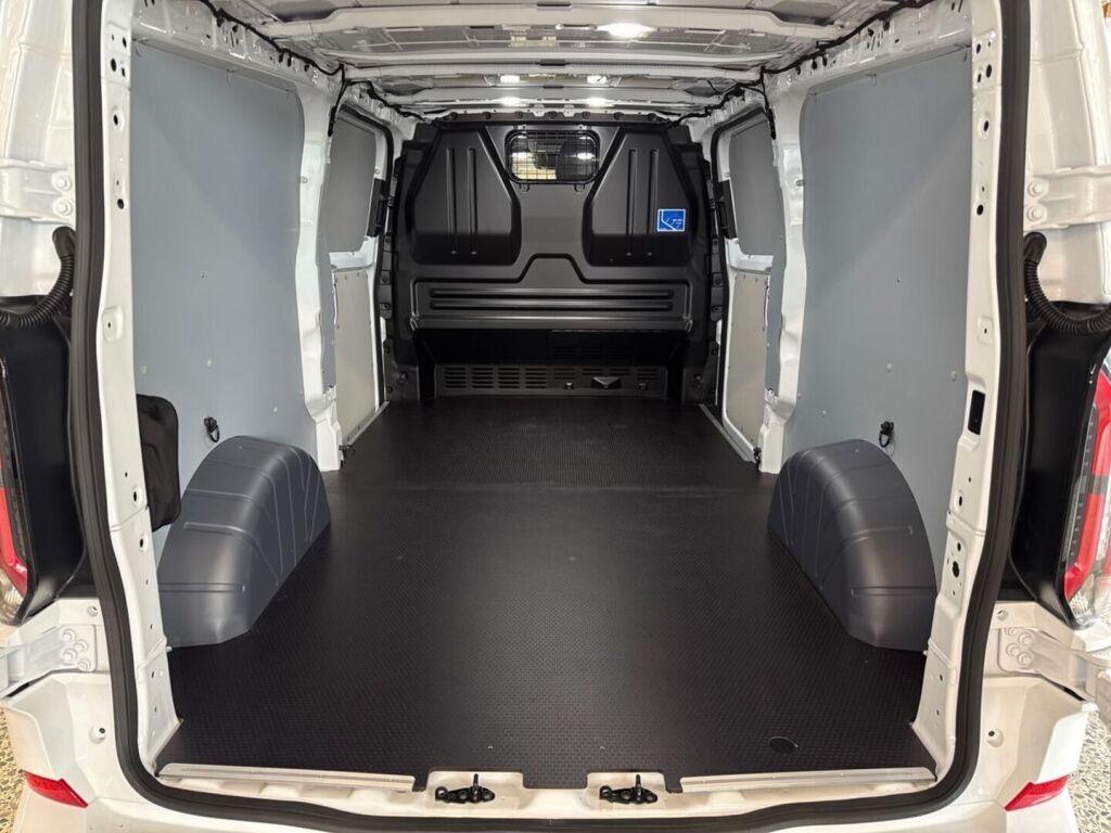 Ford Transit Custom 2026 Frozen White