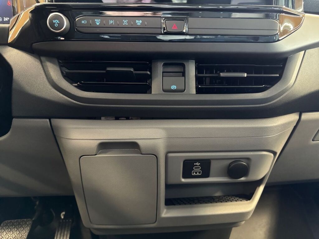Ford Transit Custom 2026 Magnetic