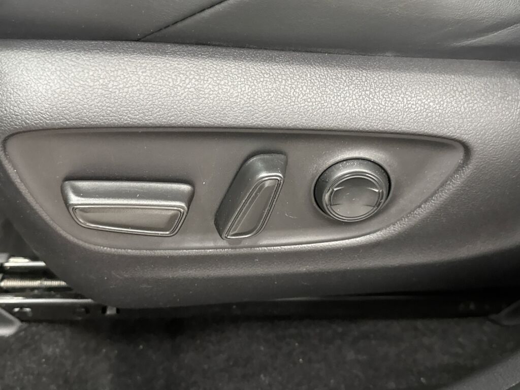 Toyota RAV4 Plug-in 2021 Musta