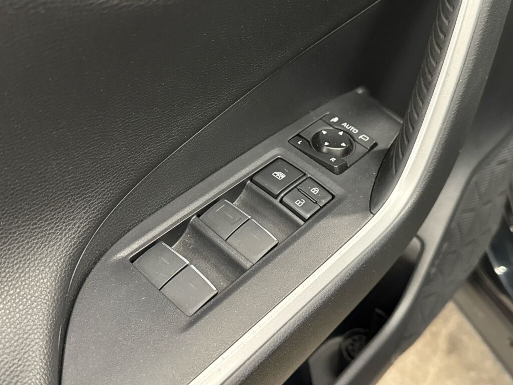 Toyota RAV4 Plug-in 2021 Musta