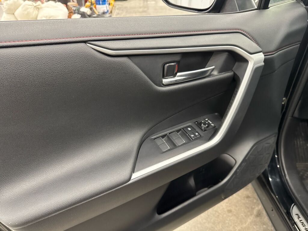 Toyota RAV4 Plug-in 2021 Musta