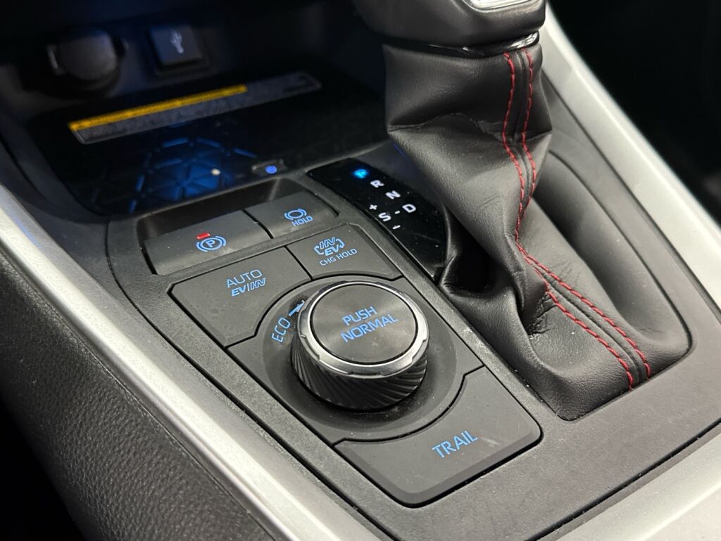 Toyota RAV4 Plug-in 2021 Musta