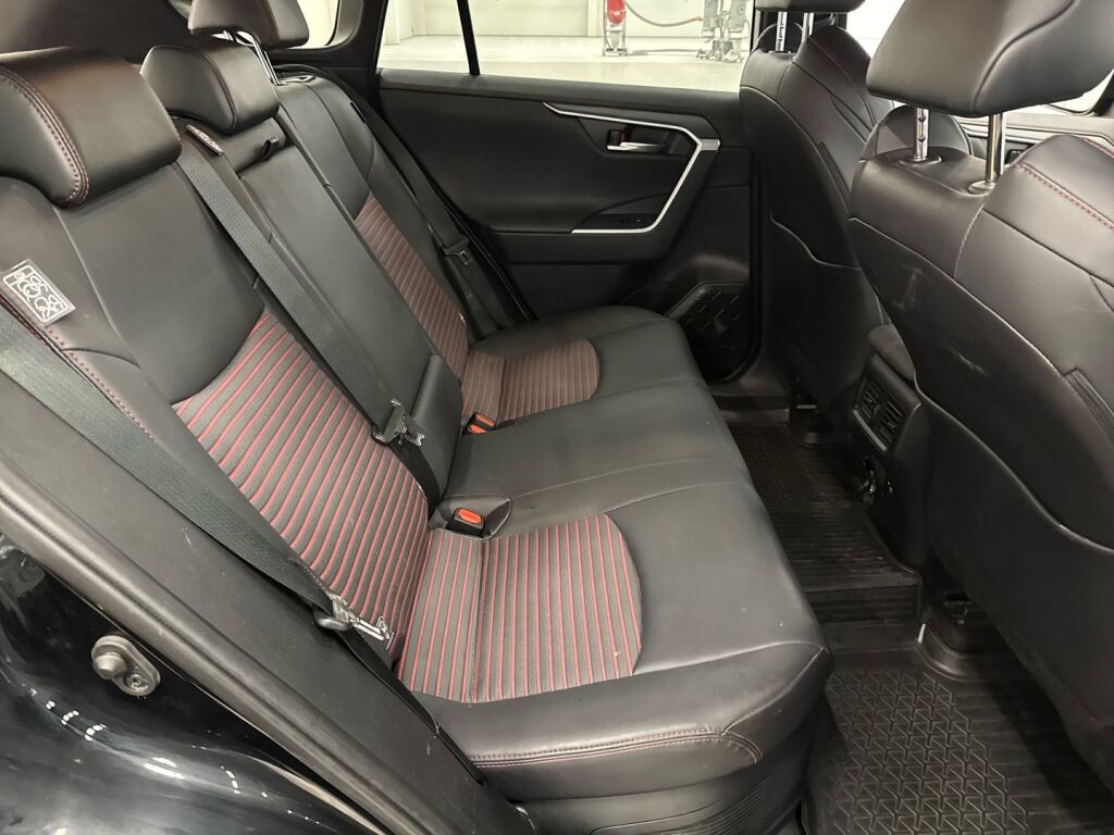Toyota RAV4 Plug-in 2021 Musta