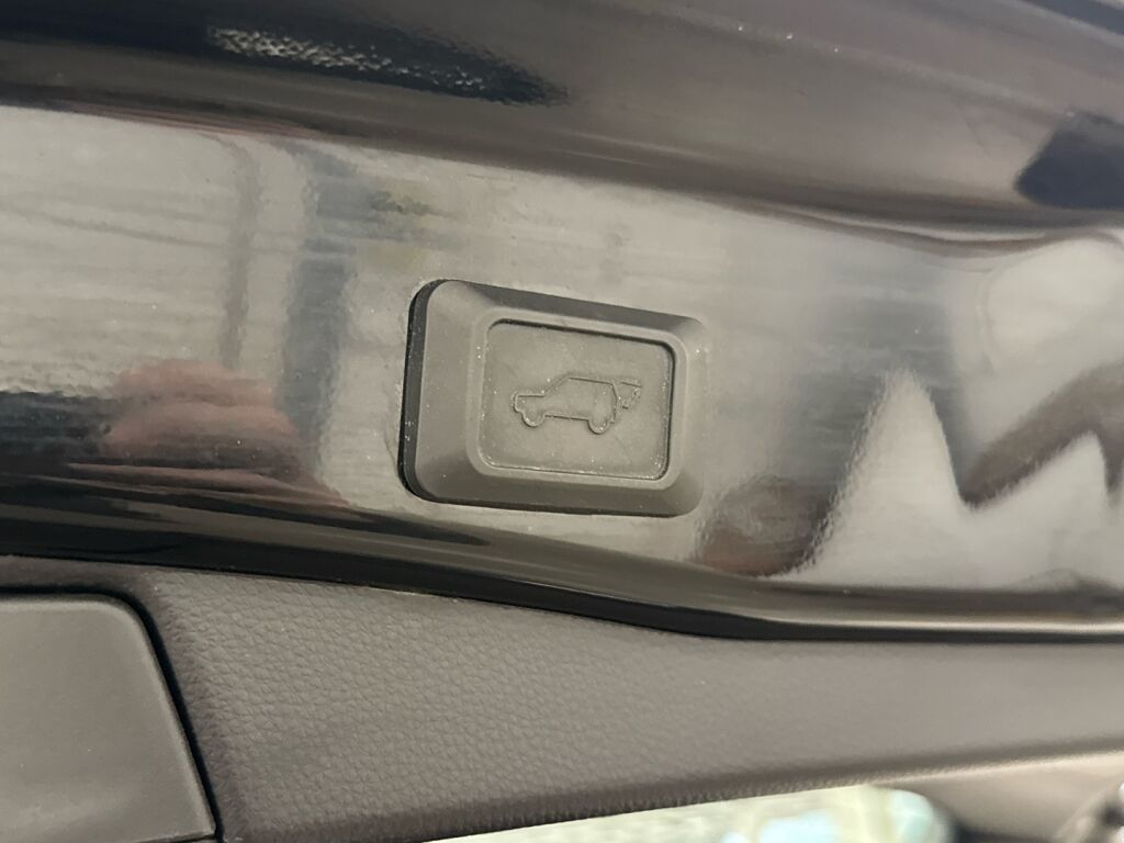 Toyota RAV4 Plug-in 2021 Musta