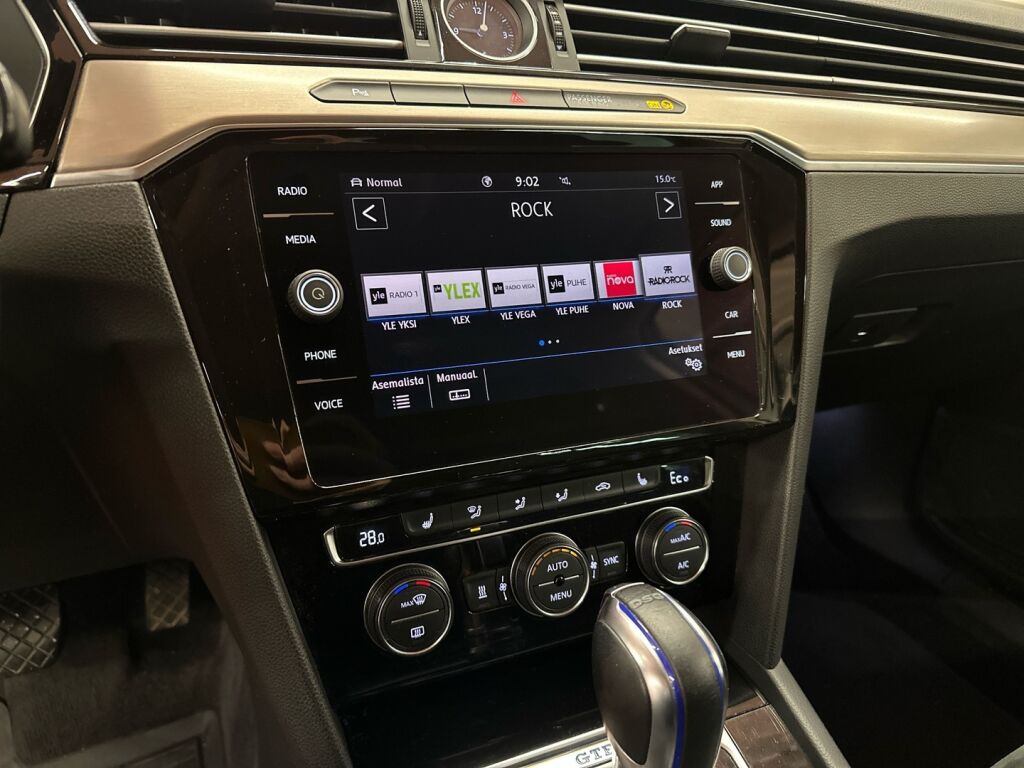 Volkswagen Passat 2018 Valkoinen