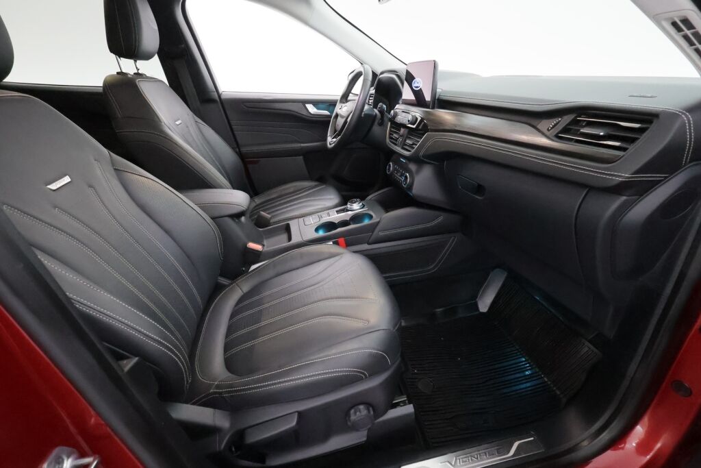 Ford Kuga 2021 Punainen