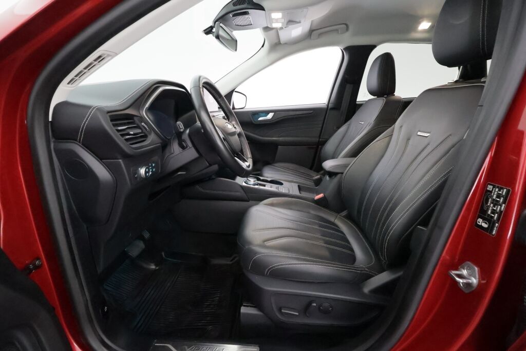 Ford Kuga 2021 Punainen