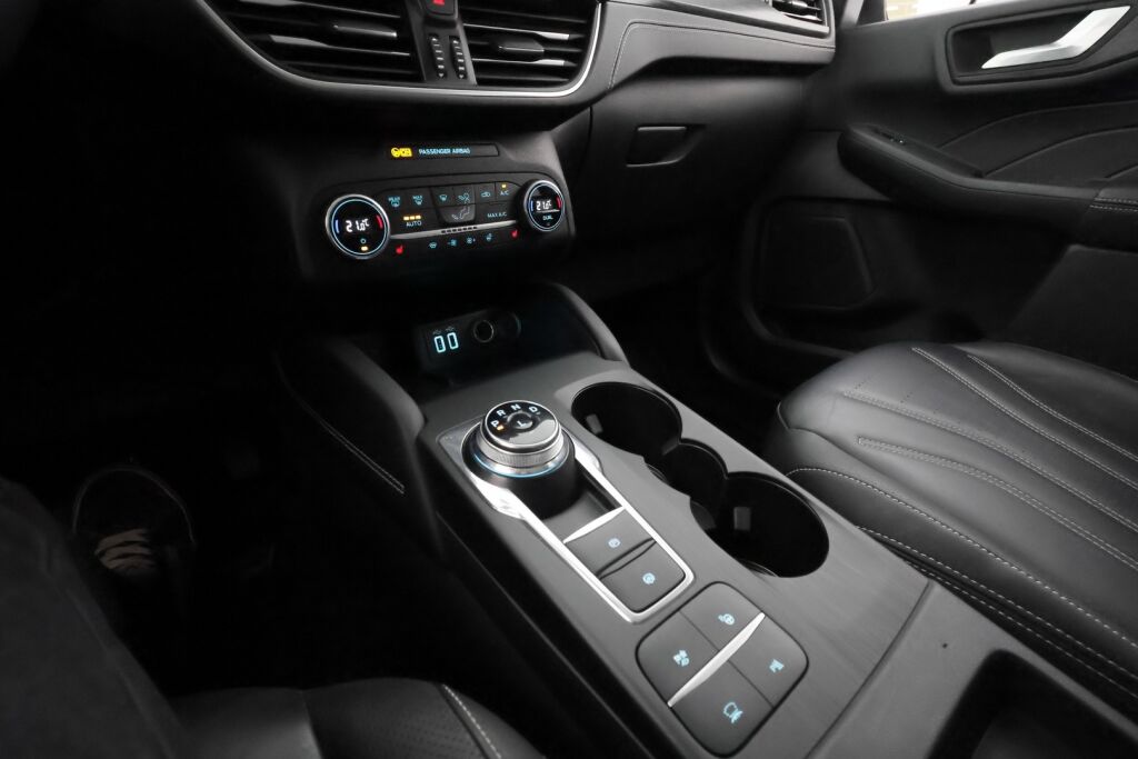 Ford Kuga 2021 Punainen