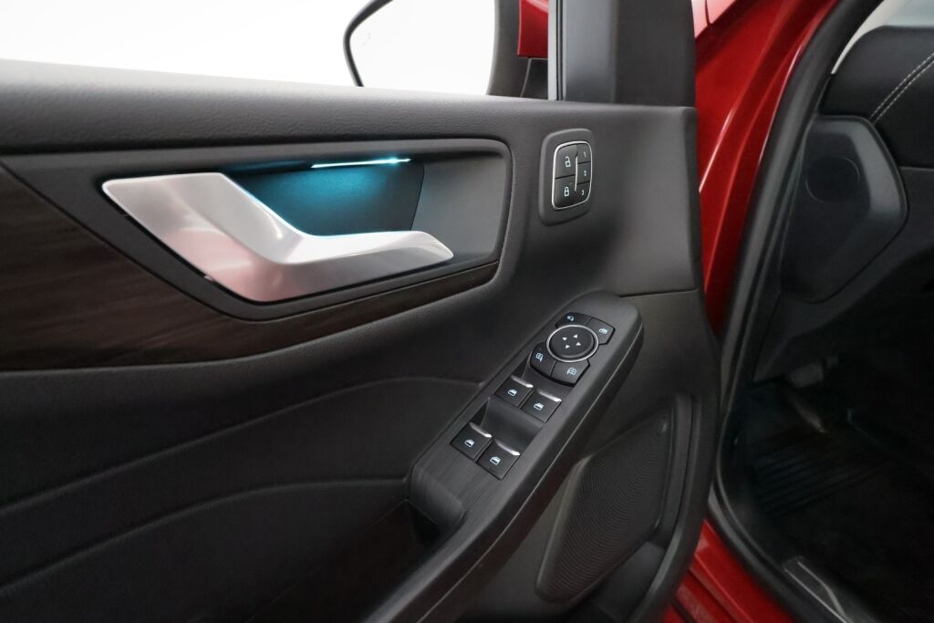 Ford Kuga 2021 Punainen
