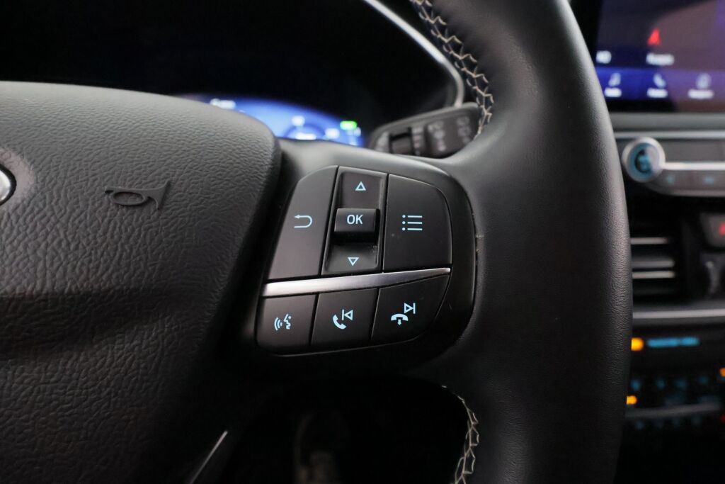 Ford Kuga 2021 Punainen