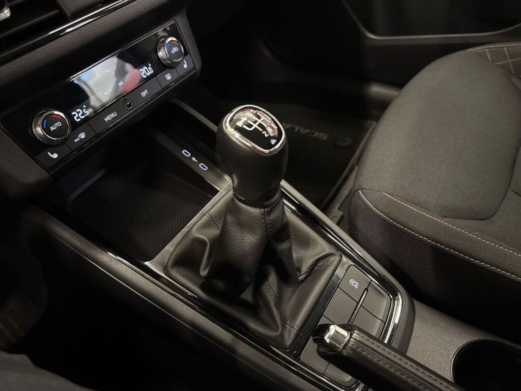 Skoda Scala 2021 Harmaa