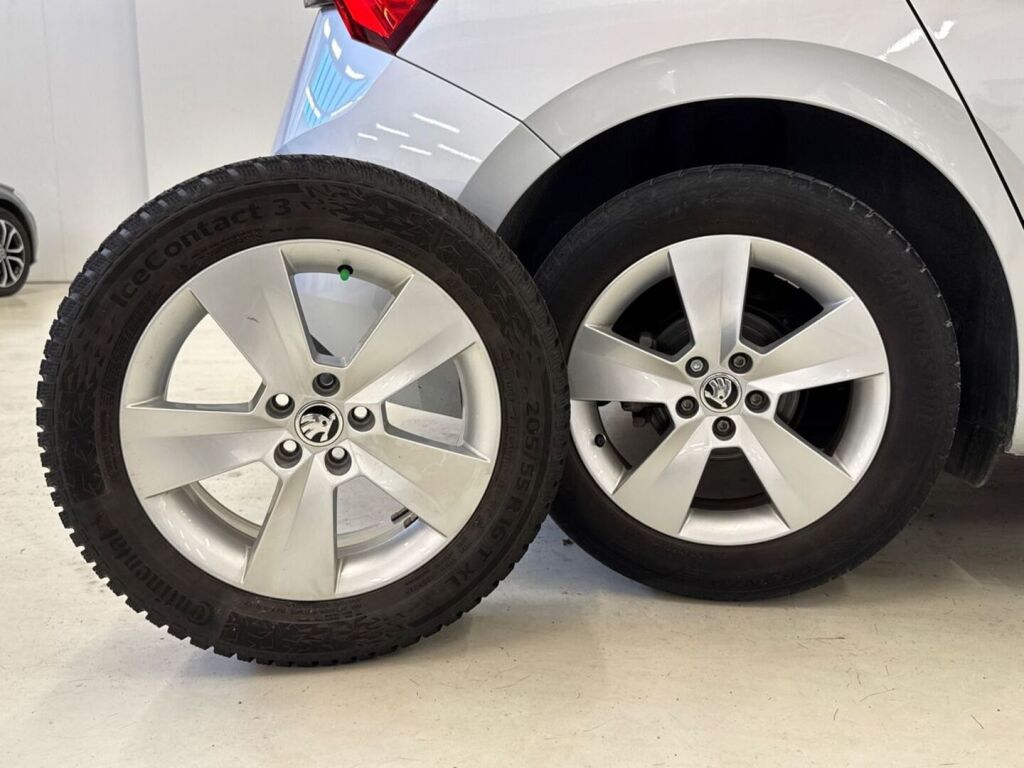 Skoda Scala 2021 Harmaa