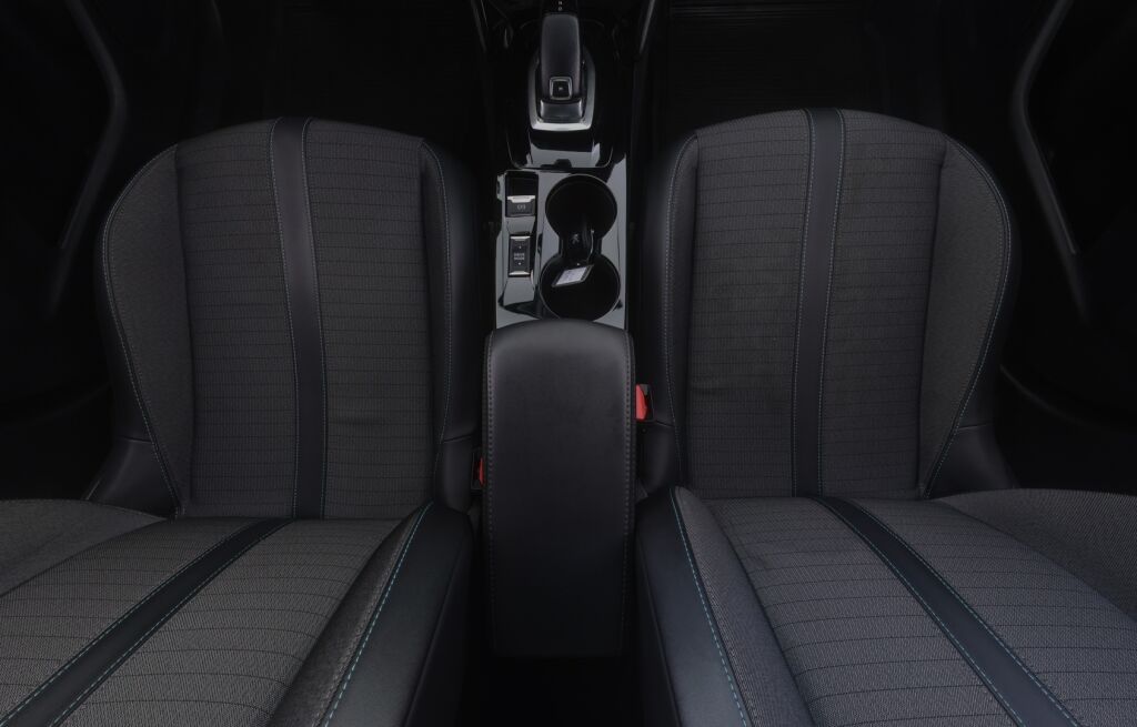 Peugeot 2008 2022 Harmaa