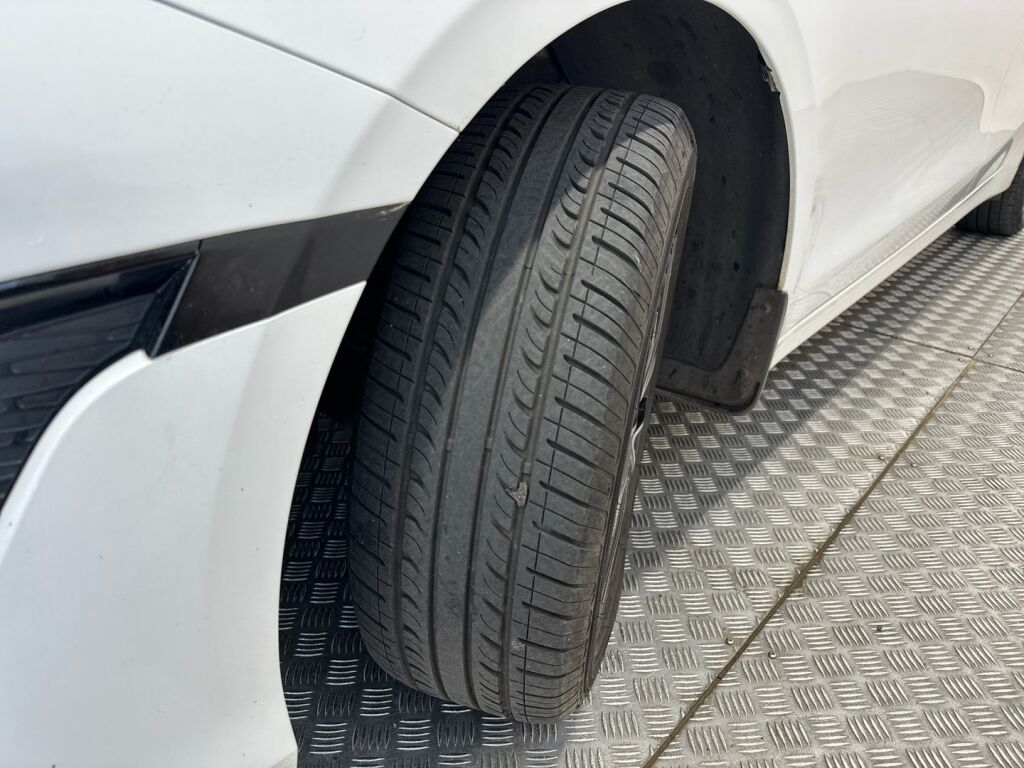 Kia Ceed 2022 Valkoinen