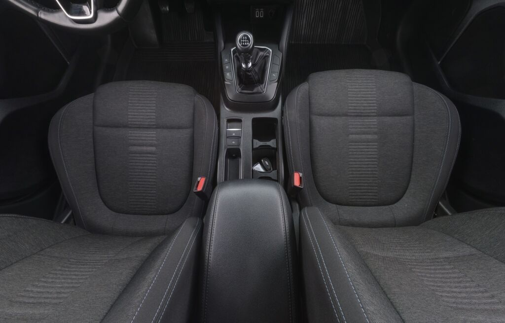 Ford Focus 2021 Musta