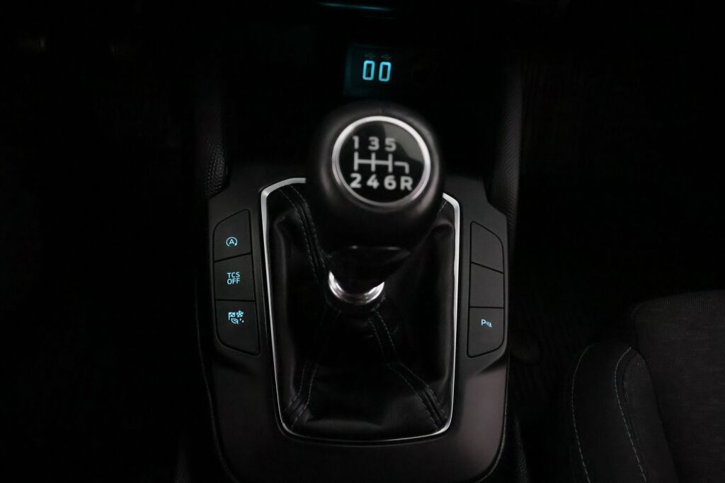 Ford Focus 2021 Musta