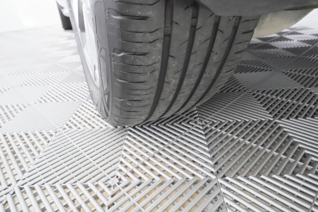 Ford Focus 2021 Musta