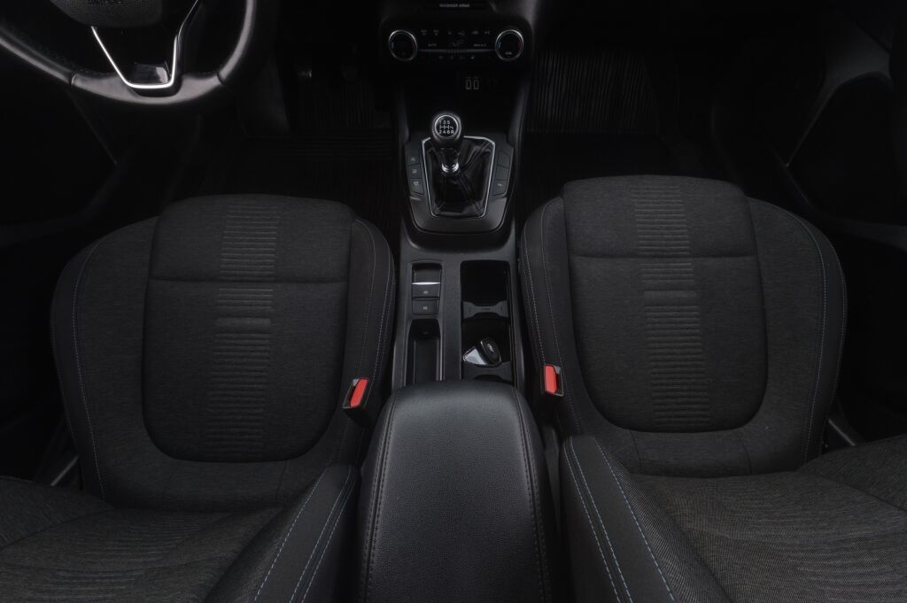 Ford Focus 2021 Musta